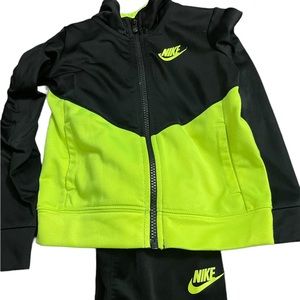 Nike 2 Piece Jogging Suit